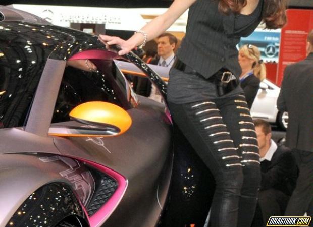 2010 Geneva Motor Show Babes